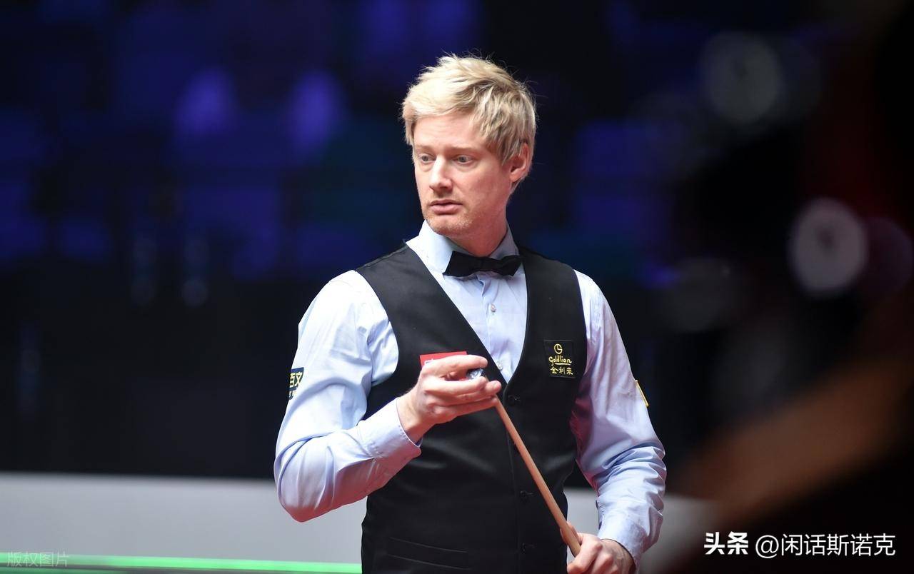 们对他褒贬 们对他褒贬